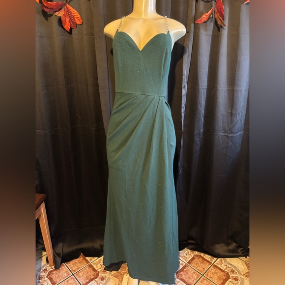 💚Elegant Green Evening Gown💚 - Picture 8 of 17